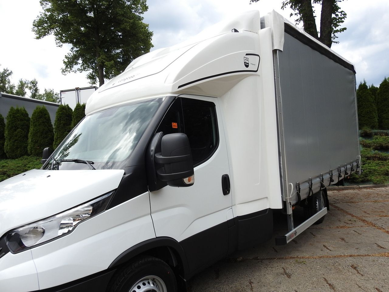 Нов Комбе со церада IVECO DAILY 35S18 NEW TARPAULIN WEBASTO CRUISE CONTROL AIR CONDITIONING 180HP: слика 19