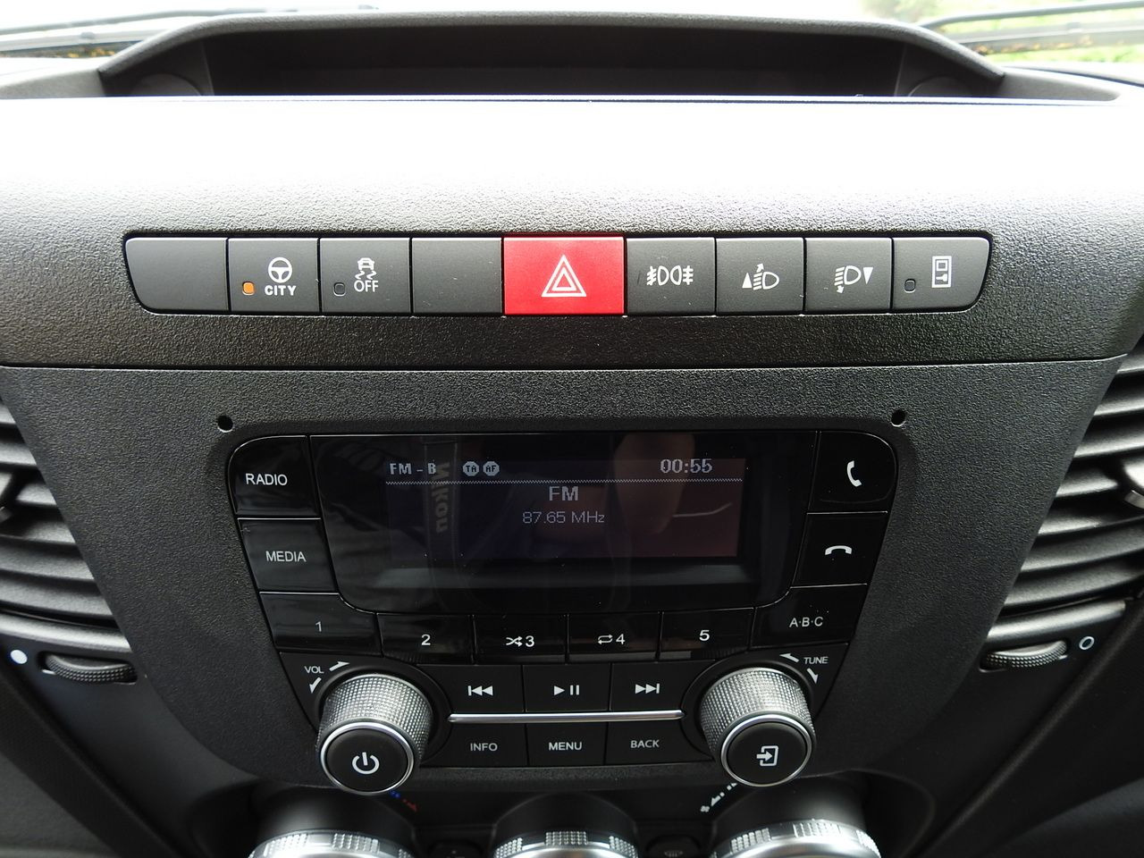 Нов Комбе со церада IVECO DAILY 35S18 NEW TARPAULIN WEBASTO CRUISE CONTROL AIR CONDITIONING 180HP: слика 38