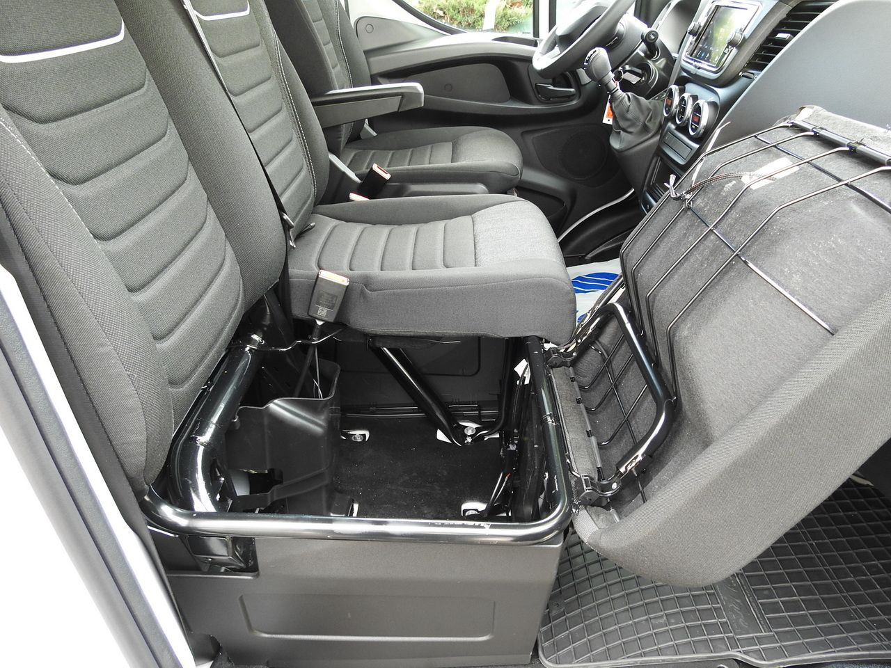 Нов Комбе со церада IVECO DAILY 35S18 NEW TARPAULIN WEBASTO CRUISE CONTROL AIR CONDITIONING 180HP: слика 43