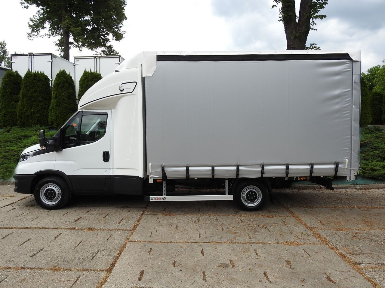 Нов Комбе со церада IVECO DAILY 35S18 NEW TARPAULIN WEBASTO CRUISE CONTROL AIR CONDITIONING 180HP: слика 9