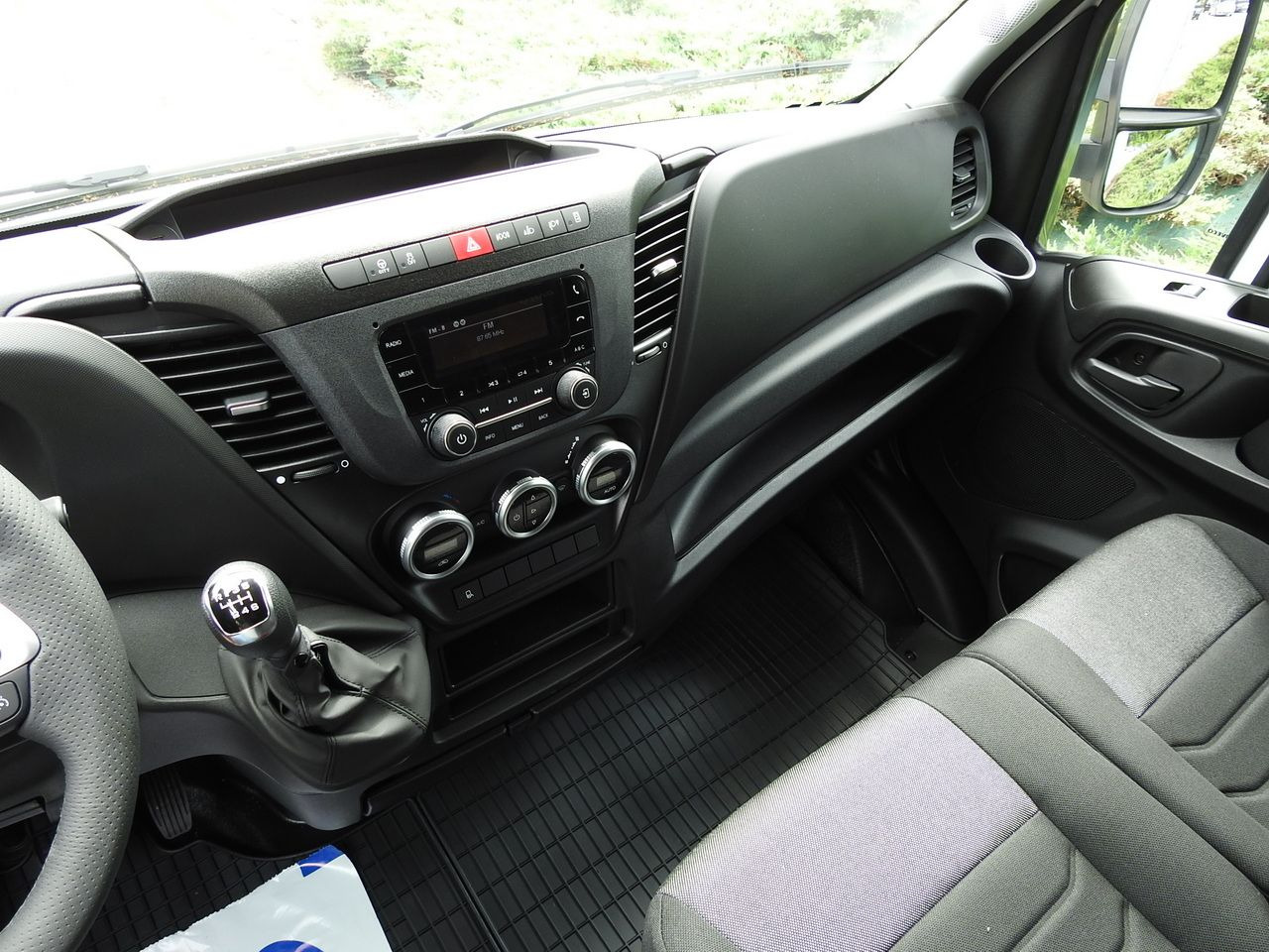 Нов Комбе со церада IVECO DAILY 35S18 NEW TARPAULIN WEBASTO CRUISE CONTROL AIR CONDITIONING 180HP: слика 35