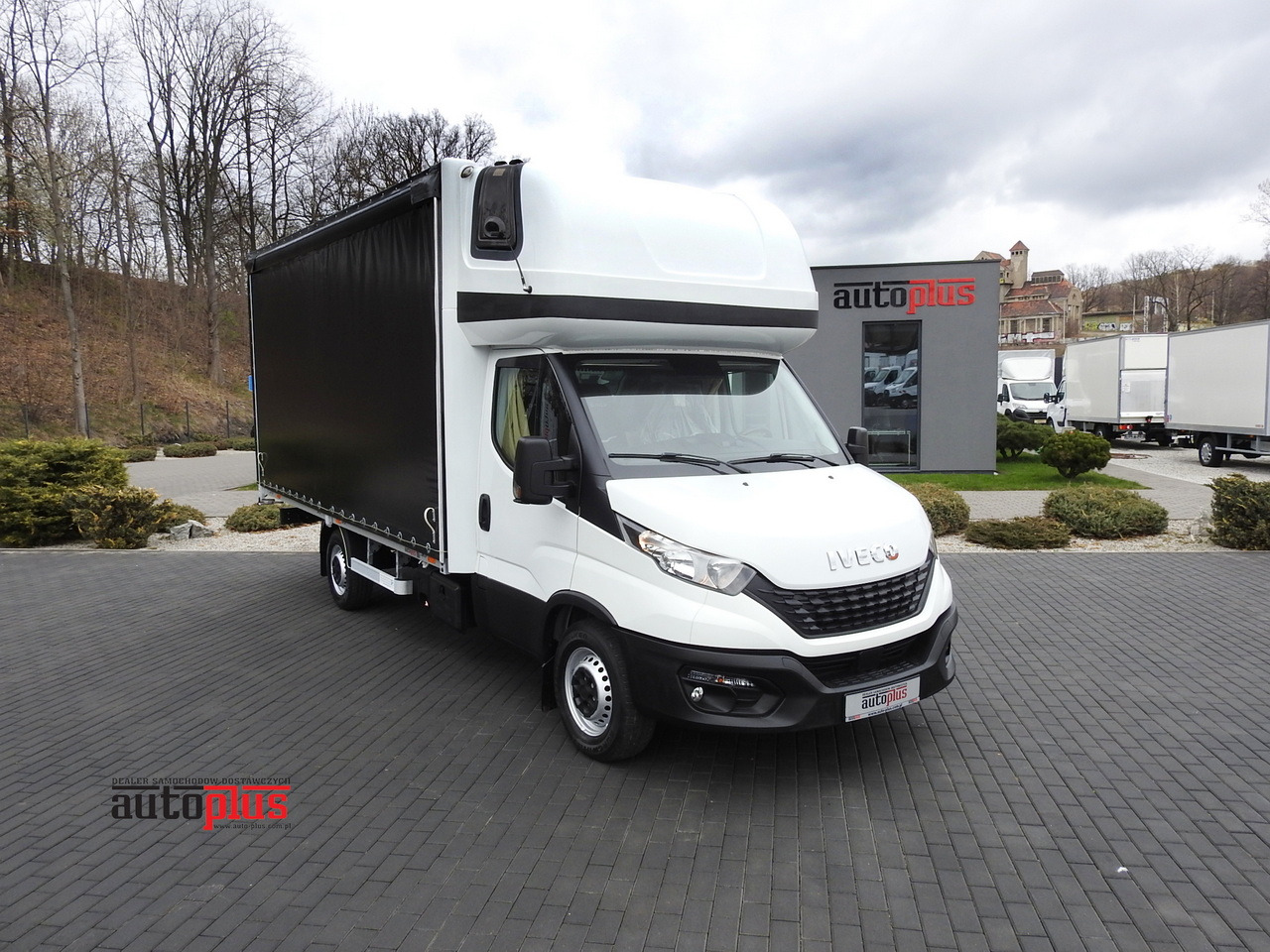 IVECO DAILY 35S18 TARPAULIN 10 PALLETS WEBASTO CRUISE CONTROL AIR CONDITIONING 180HP - Комбе со церада: слика 1 IVECO DAILY 35S18 TARPAULIN 10 PALLETS WEBASTO CRUISE CONTROL AIR CONDITIONING 180HP - Комбе со церада: слика 1