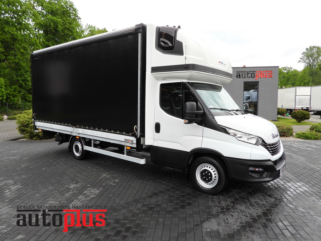 IVECO DAILY 35S18 TARPAULIN 10 PALLETS WEBASTO CRUISE CONTROL AIR CONDITIONING 180HP - Комбе со церада: слика 1 IVECO DAILY 35S18 TARPAULIN 10 PALLETS WEBASTO CRUISE CONTROL AIR CONDITIONING 180HP - Комбе со церада: слика 1