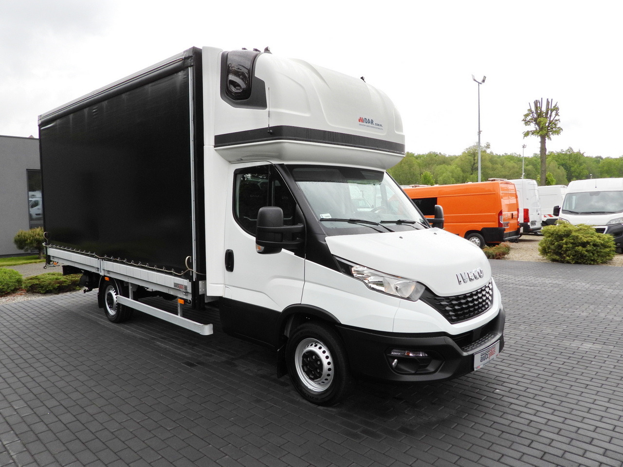 IVECO DAILY 35S18 TARPAULIN 10 PALLETS WEBASTO CRUISE CONTROL AIR CONDITIONING 180HP - Комбе со церада: слика 4 IVECO DAILY 35S18 TARPAULIN 10 PALLETS WEBASTO CRUISE CONTROL AIR CONDITIONING 180HP - Комбе со церада: слика 4