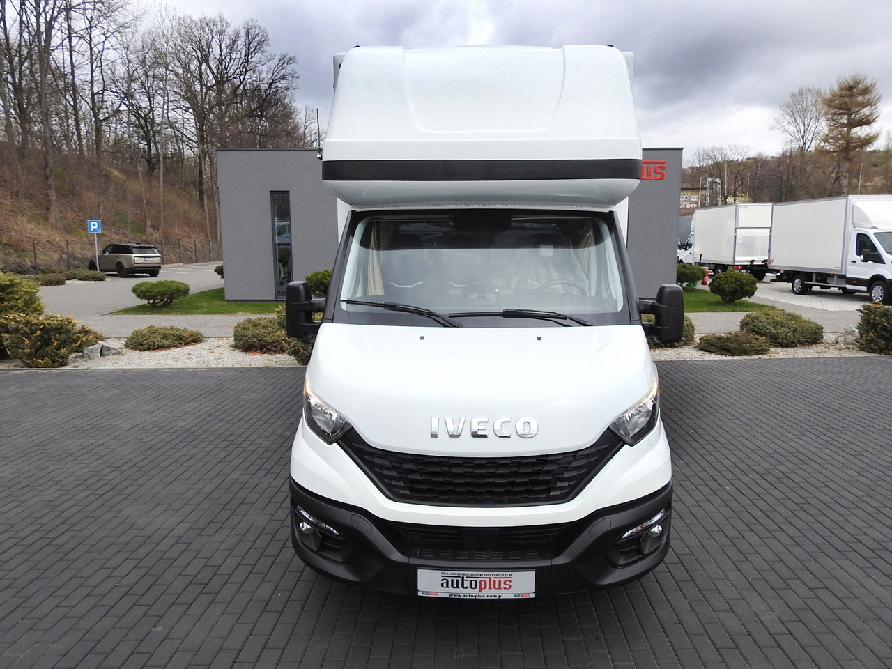 IVECO DAILY 35S18 TARPAULIN 10 PALLETS WEBASTO CRUISE CONTROL AIR CONDITIONING 180HP - Комбе со церада: слика 5 IVECO DAILY 35S18 TARPAULIN 10 PALLETS WEBASTO CRUISE CONTROL AIR CONDITIONING 180HP - Комбе со церада: слика 5