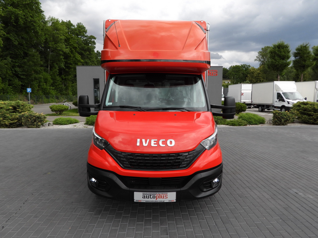 IVECO DAILY 35S18 TARPAULIN 10 PALLETS WEBASTO CRUISE CONTROL LED LIGHTS AIR CONDITIONING 180HP - Комбе со церада: слика 5 IVECO DAILY 35S18 TARPAULIN 10 PALLETS WEBASTO CRUISE CONTROL LED LIGHTS AIR CONDITIONING 180HP - Комбе со церада: слика 5