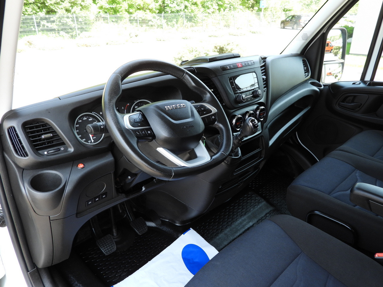 IVECO DAILY 35S18 TARPAULIN 10 PALLETS WEBASTO CRUISE CONTROL LED LIGHTS PNEUMATICS AIR CONDITIONING 180HP - Комбе со церада: слика 2 IVECO DAILY 35S18 TARPAULIN 10 PALLETS WEBASTO CRUISE CONTROL LED LIGHTS PNEUMATICS AIR CONDITIONING 180HP - Комбе со церада: слика 2