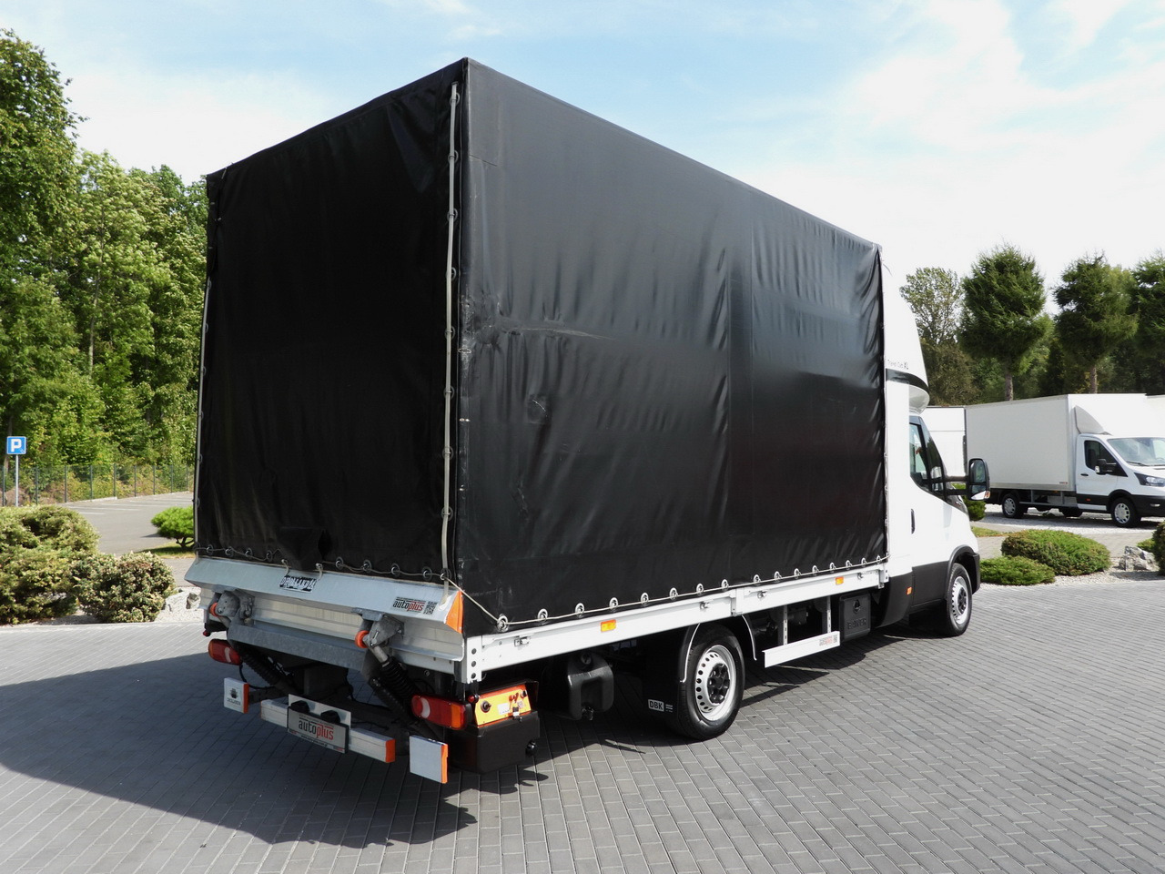 IVECO DAILY 35S18 TARPAULIN LIFT 8 PALLETS CRUISE CONTROL AIR CONDITIONING 180HP - Комбе со церада: слика 3 IVECO DAILY 35S18 TARPAULIN LIFT 8 PALLETS CRUISE CONTROL AIR CONDITIONING 180HP - Комбе со церада: слика 3