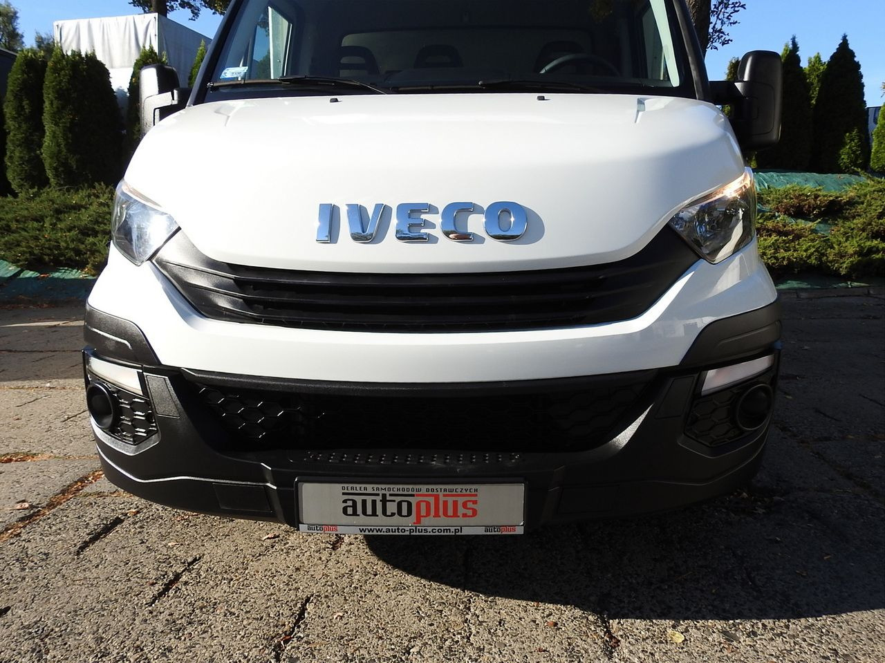 IVECO DAILY 35S18 TARPAULIN LIFT 8 PALLETS CRUISE CONTROL AIR CONDITIONING 180HP - Комбе со церада: слика 5 IVECO DAILY 35S18 TARPAULIN LIFT 8 PALLETS CRUISE CONTROL AIR CONDITIONING 180HP - Комбе со церада: слика 5