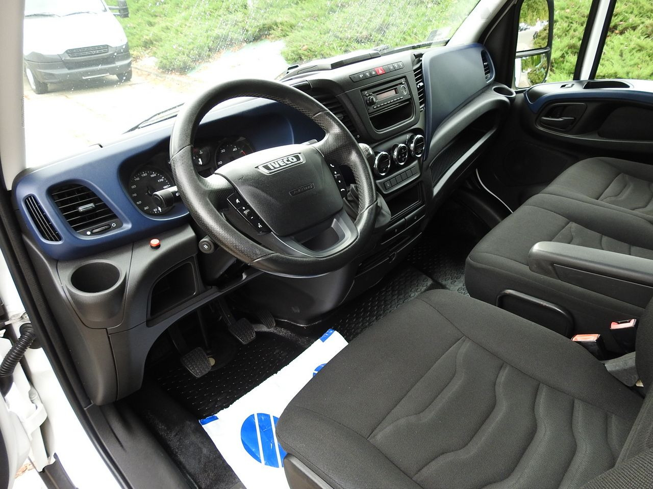 IVECO DAILY 35S18 TARPAULIN LIFT 8 PALLETS CRUISE CONTROL AIR CONDITIONING 180HP - Комбе со церада: слика 2 IVECO DAILY 35S18 TARPAULIN LIFT 8 PALLETS CRUISE CONTROL AIR CONDITIONING 180HP - Комбе со церада: слика 2