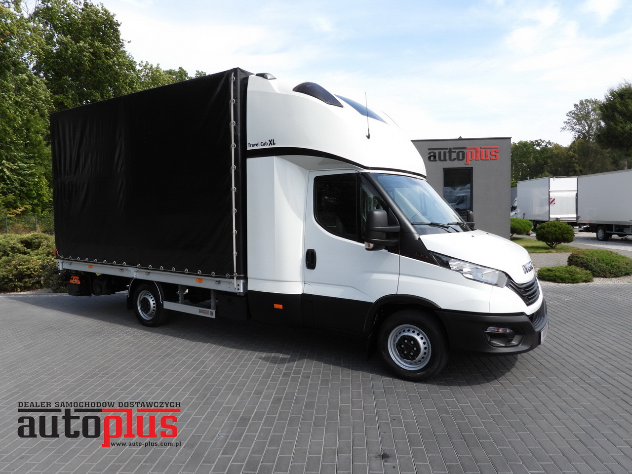 IVECO DAILY 35S18 TARPAULIN LIFT 8 PALLETS CRUISE CONTROL AIR CONDITIONING 180HP - Комбе со церада: слика 1 IVECO DAILY 35S18 TARPAULIN LIFT 8 PALLETS CRUISE CONTROL AIR CONDITIONING 180HP - Комбе со церада: слика 1