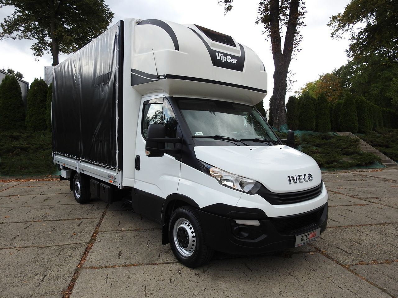 IVECO DAILY 35S18 TARPAULIN LIFT 8 PALLETS CRUISE CONTROL AIR CONDITIONING 180HP - Комбе со церада: слика 4 IVECO DAILY 35S18 TARPAULIN LIFT 8 PALLETS CRUISE CONTROL AIR CONDITIONING 180HP - Комбе со церада: слика 4