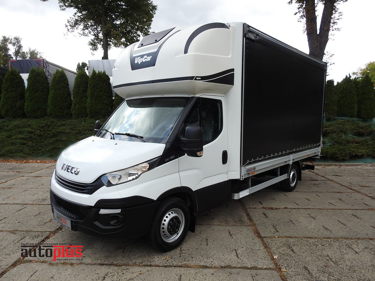IVECO DAILY 35S18 TARPAULIN LIFT 8 PALLETS CRUISE CONTROL AIR CONDITIONING 180HP - Комбе со церада: слика 1 IVECO DAILY 35S18 TARPAULIN LIFT 8 PALLETS CRUISE CONTROL AIR CONDITIONING 180HP - Комбе со церада: слика 1
