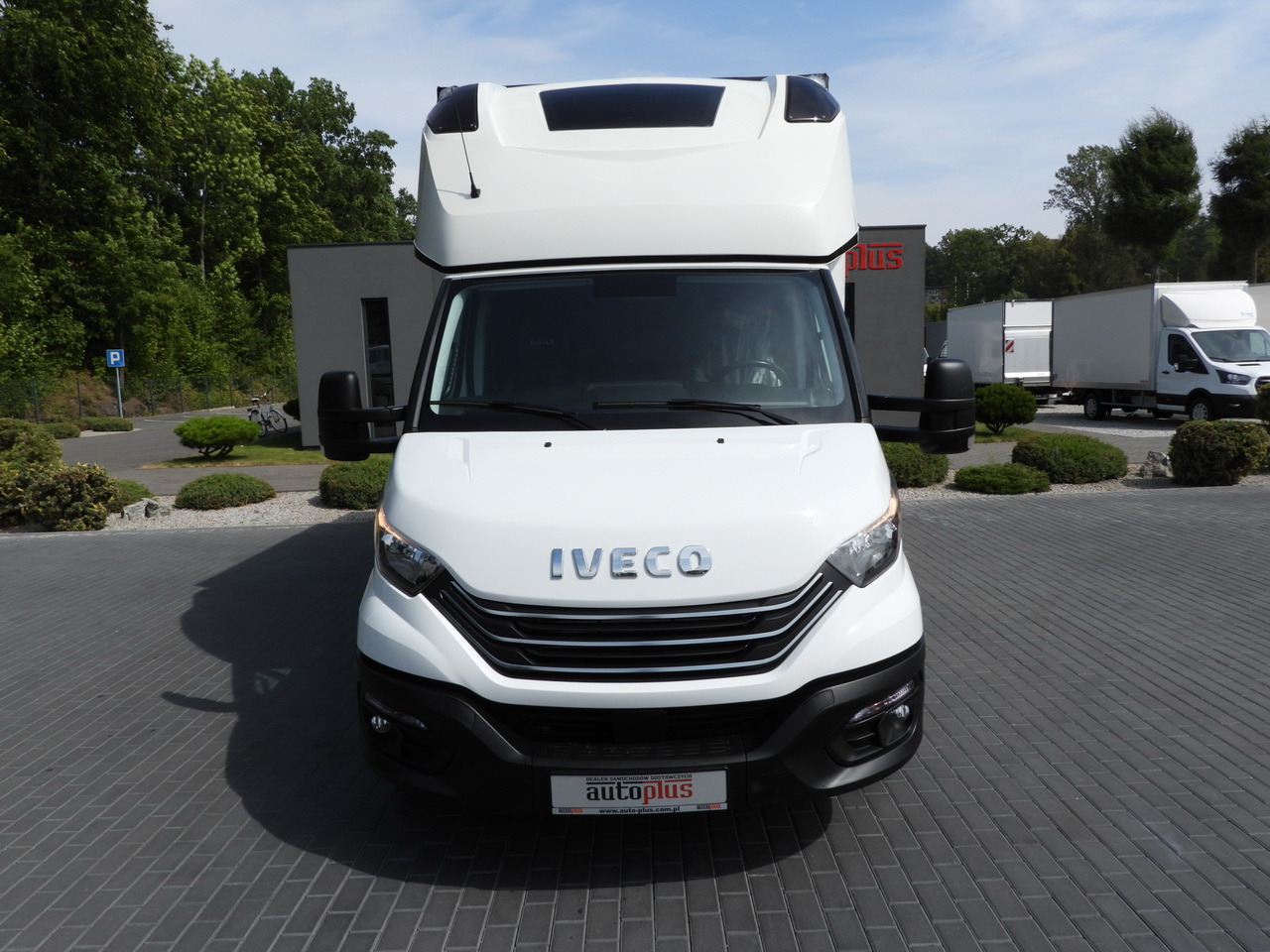IVECO DAILY 35S18 TARPAULIN LIFT 8 PALLETS CRUISE CONTROL AIR CONDITIONING 180HP - Комбе со церада: слика 5 IVECO DAILY 35S18 TARPAULIN LIFT 8 PALLETS CRUISE CONTROL AIR CONDITIONING 180HP - Комбе со церада: слика 5