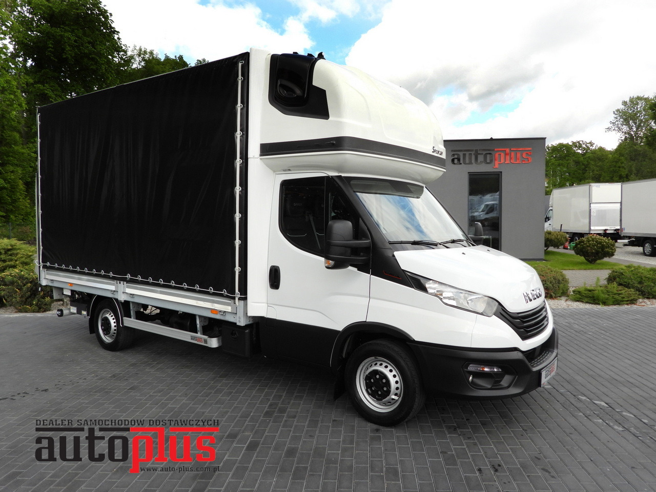 IVECO DAILY 35S18 TARPAULIN LIFT 8 PALLETS WEBASTO CRUISE CONTROL AIR CONDITIONING 180HP - Комбе со церада: слика 1 IVECO DAILY 35S18 TARPAULIN LIFT 8 PALLETS WEBASTO CRUISE CONTROL AIR CONDITIONING 180HP - Комбе со церада: слика 1