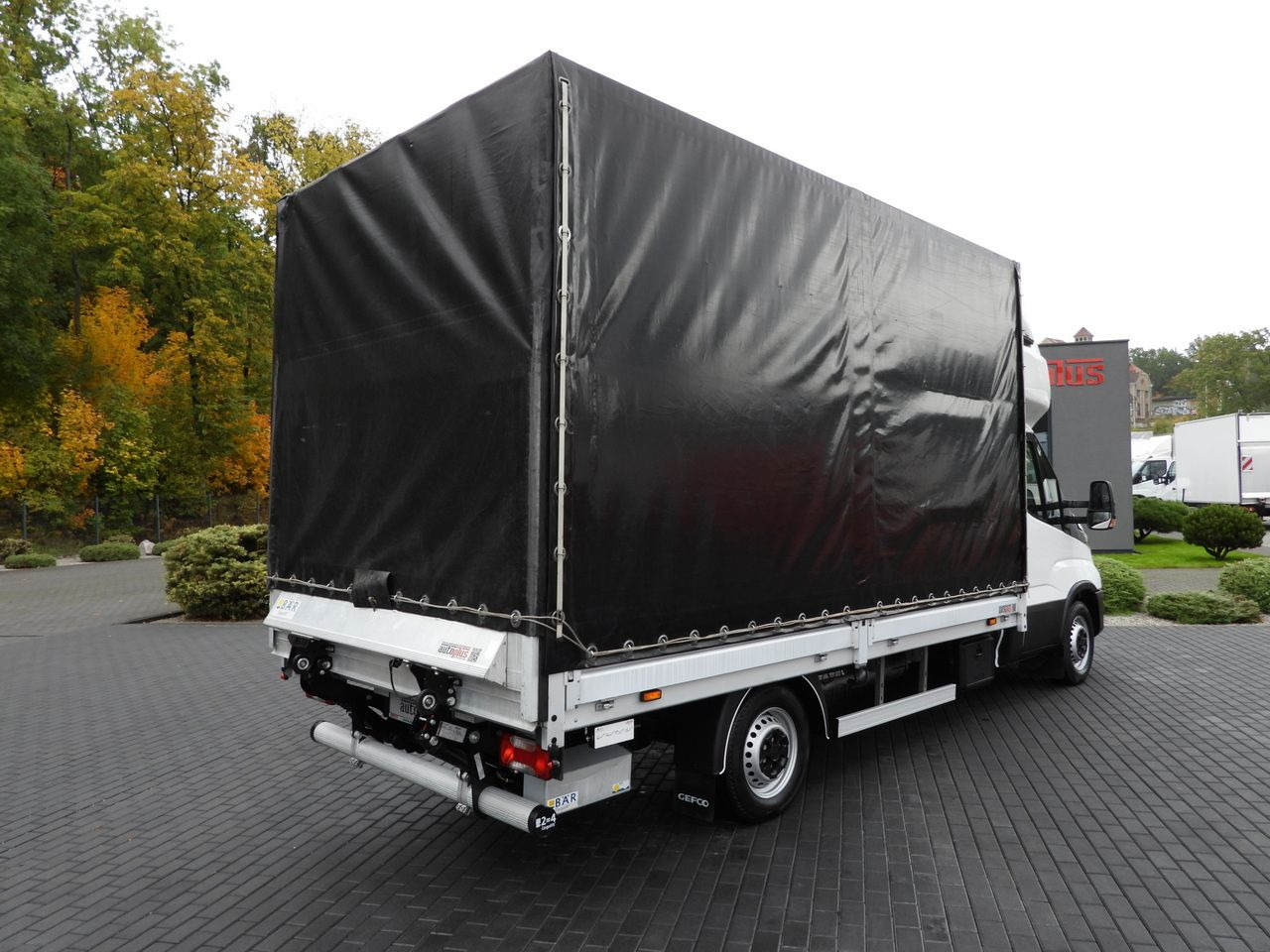 IVECO DAILY 35S18 TARPAULIN LIFT 8 PALLETS WEBASTO CRUISE CONTROL AIR CONDITIONING 180HP - Комбе со церада: слика 3 IVECO DAILY 35S18 TARPAULIN LIFT 8 PALLETS WEBASTO CRUISE CONTROL AIR CONDITIONING 180HP - Комбе со церада: слика 3