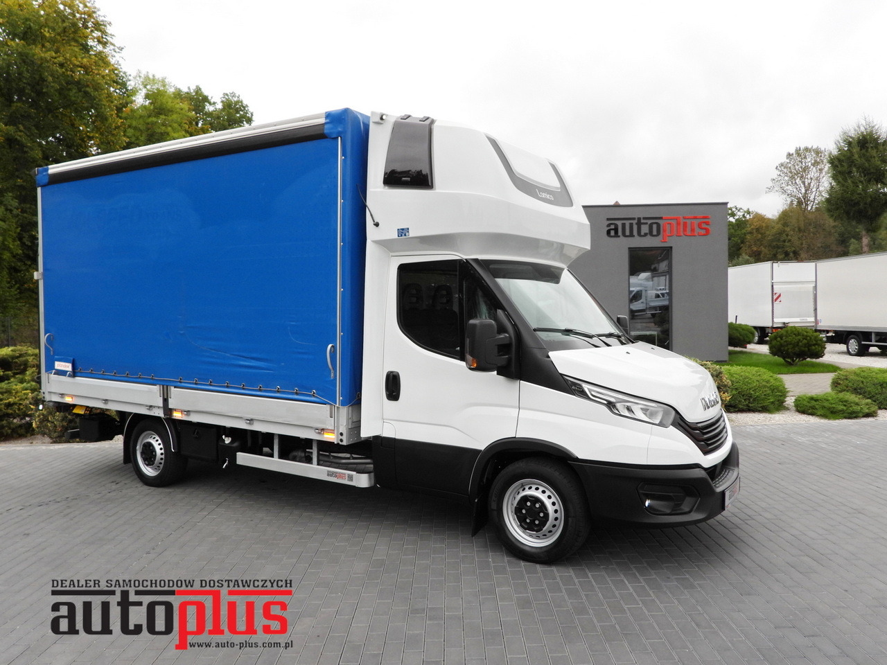 IVECO DAILY 35S18 TARPAULIN LIFT 8 PALLETS WEBASTO CRUISE CONTROL LED LIGHTS AIR CONDITIONING 180HP - Комбе со церада: слика 1 IVECO DAILY 35S18 TARPAULIN LIFT 8 PALLETS WEBASTO CRUISE CONTROL LED LIGHTS AIR CONDITIONING 180HP - Комбе со церада: слика 1