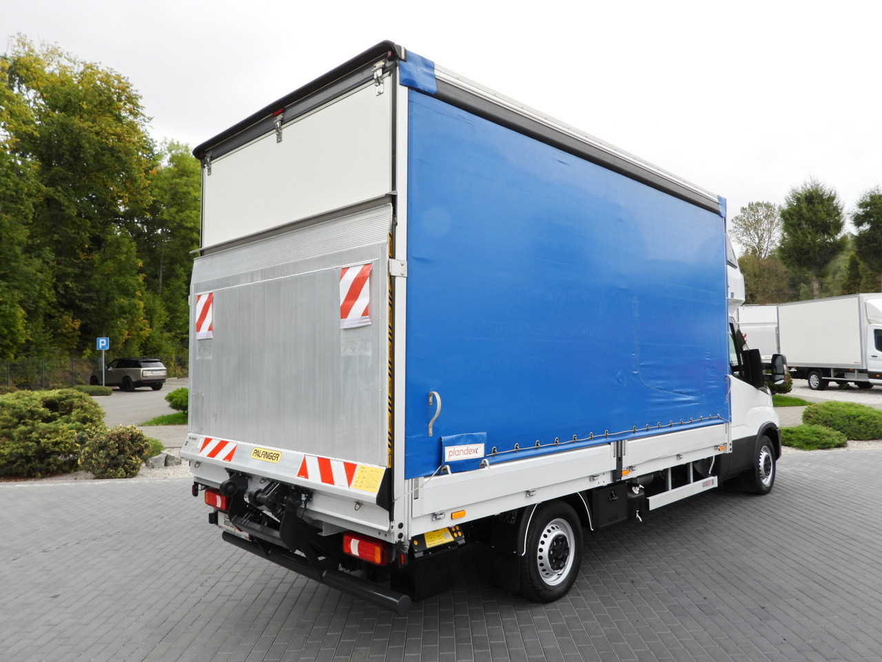IVECO DAILY 35S18 TARPAULIN LIFT 8 PALLETS WEBASTO CRUISE CONTROL LED LIGHTS AIR CONDITIONING 180HP - Комбе со церада: слика 3 IVECO DAILY 35S18 TARPAULIN LIFT 8 PALLETS WEBASTO CRUISE CONTROL LED LIGHTS AIR CONDITIONING 180HP - Комбе со церада: слика 3