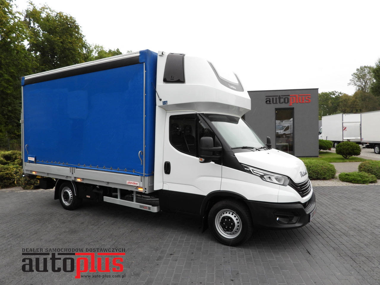 IVECO DAILY 35S18 TARPAULIN LIFT 8 PALLETS WEBASTO CRUISE CONTROL LED LIGHTS AIR CONDITIONING 180HP - Комбе со церада: слика 1 IVECO DAILY 35S18 TARPAULIN LIFT 8 PALLETS WEBASTO CRUISE CONTROL LED LIGHTS AIR CONDITIONING 180HP - Комбе со церада: слика 1