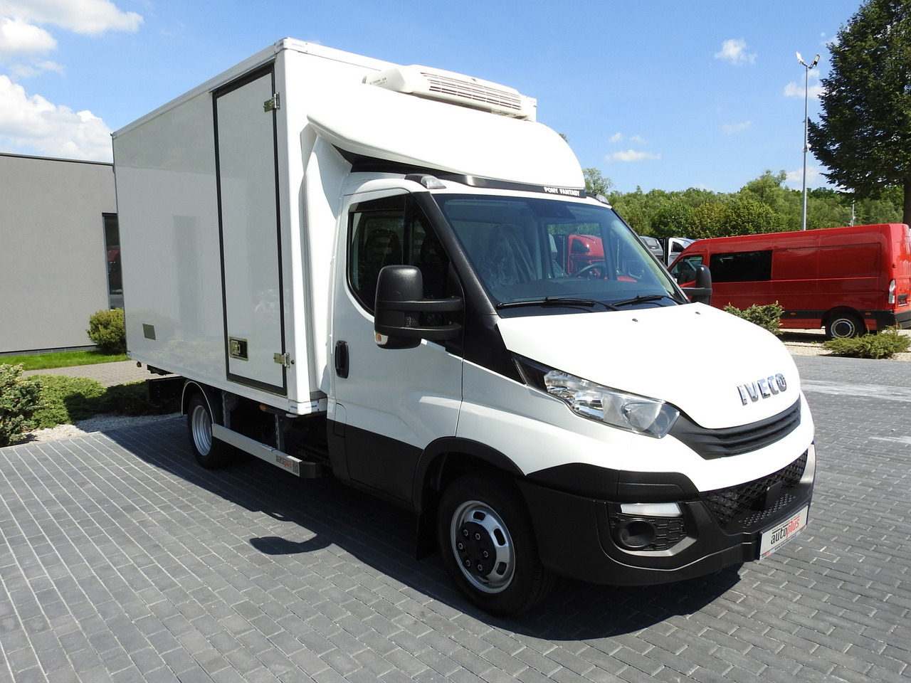 IVECO DAILY 50C15 REGRIGERATOR BOX -5*C POWER SUPPLY 230V AIR CONDITIONING TWIN WHEELS 150HP - Комбе ладилник: слика 4 IVECO DAILY 50C15 REGRIGERATOR BOX -5*C POWER SUPPLY 230V AIR CONDITIONING TWIN WHEELS 150HP - Комбе ладилник: слика 4