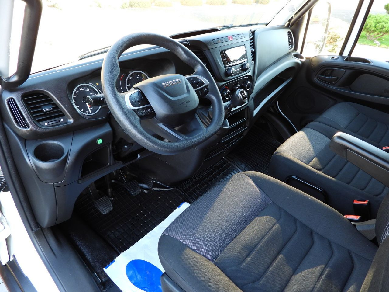 IVECO DAILY 50C16 TARPAULIN 10 PALLETS CRUISE CONTROL TWIN WHEELS AIR CONDITIONING 160HP - Комбе со церада: слика 2 IVECO DAILY 50C16 TARPAULIN 10 PALLETS CRUISE CONTROL TWIN WHEELS AIR CONDITIONING 160HP - Комбе со церада: слика 2