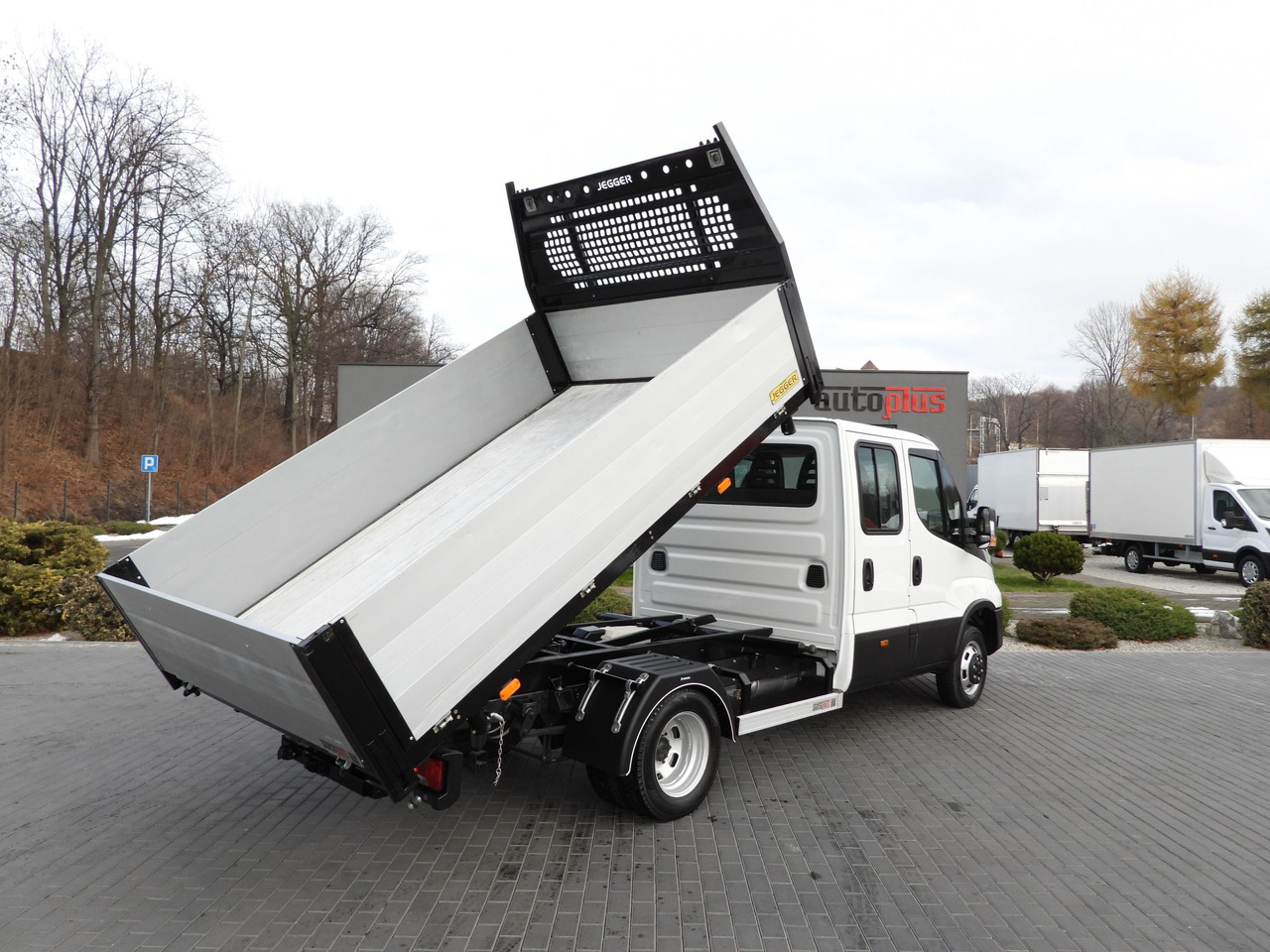 IVECO DAILY 50C16 THREE-WAY TIPPER DOUBLE CABIN DOKA 6 SEATS CRUISE CONTROL PNEUMATICS TWIN WHEELS AIR CONDITIONING 160HP - Комби кипер: слика 3 IVECO DAILY 50C16 THREE-WAY TIPPER DOUBLE CABIN DOKA 6 SEATS CRUISE CONTROL PNEUMATICS TWIN WHEELS AIR CONDITIONING 160HP - Комби кипер: слика 3