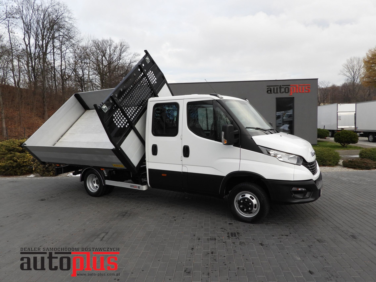 IVECO DAILY 50C16 THREE-WAY TIPPER DOUBLE CABIN DOKA 6 SEATS CRUISE CONTROL PNEUMATICS TWIN WHEELS AIR CONDITIONING 160HP - Комби кипер: слика 1 IVECO DAILY 50C16 THREE-WAY TIPPER DOUBLE CABIN DOKA 6 SEATS CRUISE CONTROL PNEUMATICS TWIN WHEELS AIR CONDITIONING 160HP - Комби кипер: слика 1