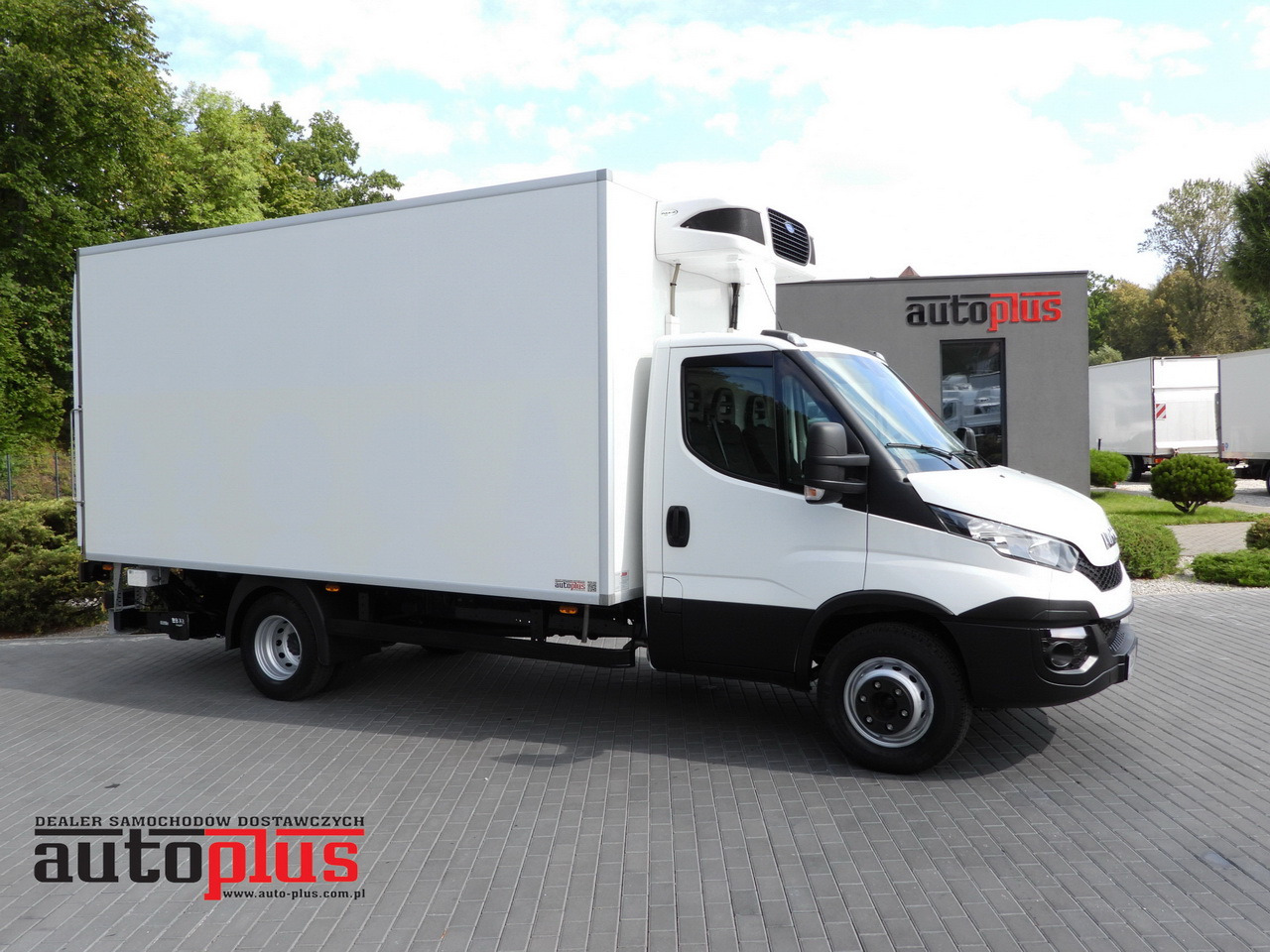 IVECO DAILY 70C17 REFRIGERATOR 1*C LIFT 10 PALLETS POWER SUPPLY 230V CRUISE CONTROL AIR CONDITIONING PNEUMATICS AUTOMATIC TRANSMISSION HI-MATIC TWIN WHEELS 170HP - Камион ладилник: слика 1 IVECO DAILY 70C17 REFRIGERATOR 1*C LIFT 10 PALLETS POWER SUPPLY 230V CRUISE CONTROL AIR CONDITIONING PNEUMATICS AUTOMATIC TRANSMISSION HI-MATIC TWIN WHEELS 170HP - Камион ладилник: слика 1