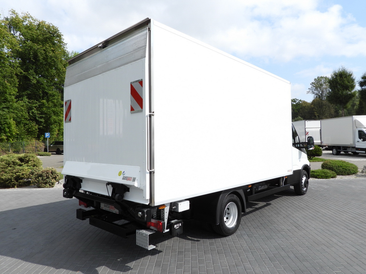 IVECO DAILY 70C17 REFRIGERATOR 1*C LIFT 10 PALLETS POWER SUPPLY 230V CRUISE CONTROL AIR CONDITIONING PNEUMATICS AUTOMATIC TRANSMISSION HI-MATIC TWIN WHEELS 170HP - Камион ладилник: слика 3 IVECO DAILY 70C17 REFRIGERATOR 1*C LIFT 10 PALLETS POWER SUPPLY 230V CRUISE CONTROL AIR CONDITIONING PNEUMATICS AUTOMATIC TRANSMISSION HI-MATIC TWIN WHEELS 170HP - Камион ладилник: слика 3