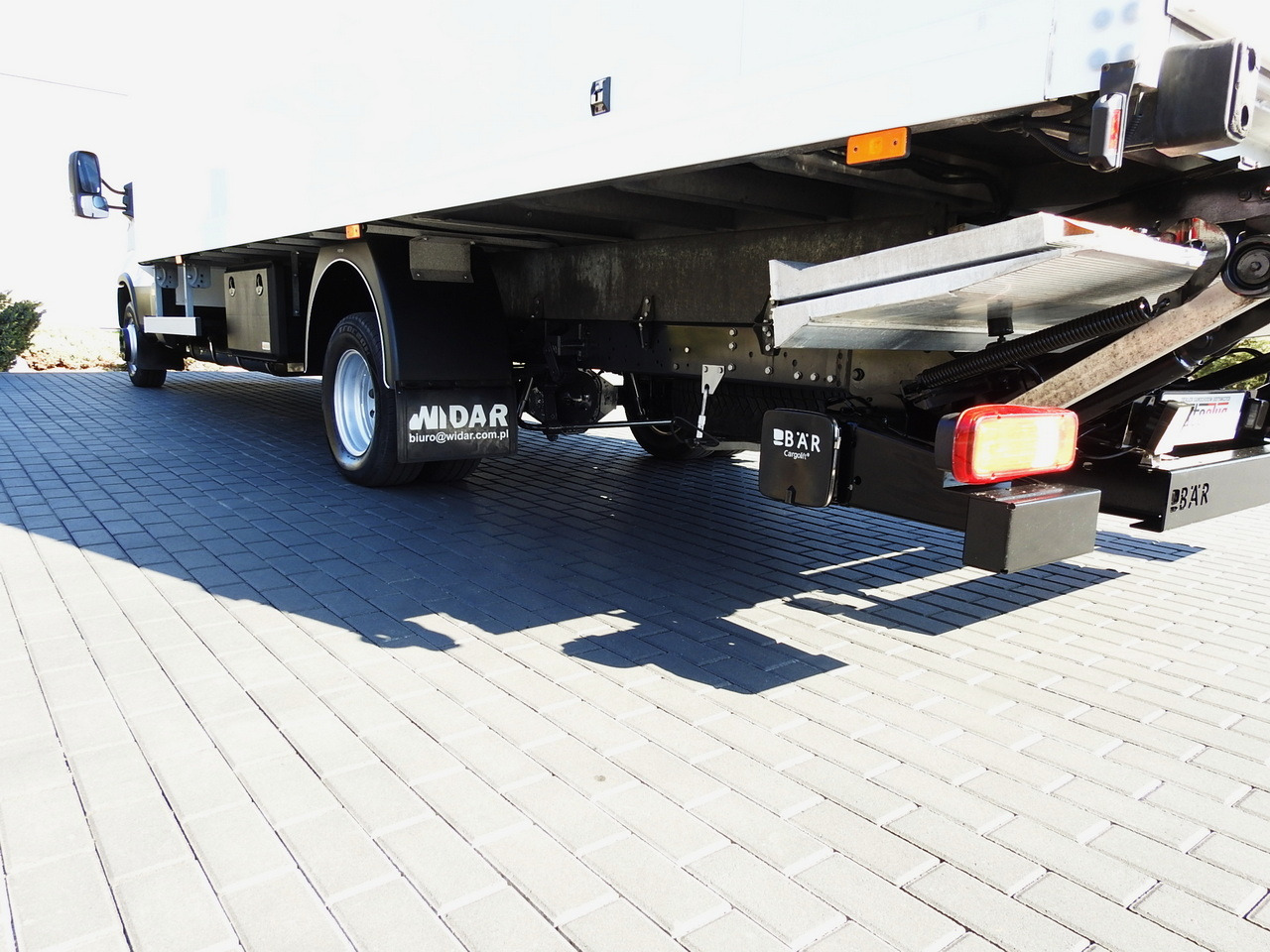 Комбе ладилник IVECO DAILY 70C18 BOX LIFT 14 PALLETS WEBASTO CRUISE CONTROL NAVIGATION LED LIGHTS TWIN WHEELS AIR CONDITIONING  180HP: слика 17 Комбе ладилник IVECO DAILY 70C18 BOX LIFT 14 PALLETS WEBASTO CRUISE CONTROL NAVIGATION LED LIGHTS TWIN WHEELS AIR CONDITIONING  180HP: слика 17