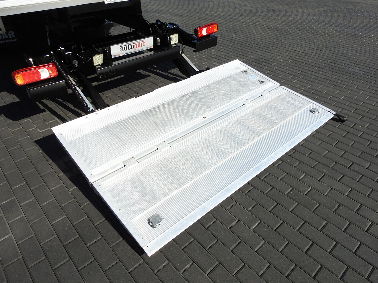 Комбе ладилник IVECO DAILY 70C18 BOX LIFT 14 PALLETS WEBASTO CRUISE CONTROL NAVIGATION LED LIGHTS TWIN WHEELS AIR CONDITIONING  180HP: слика 29 Комбе ладилник IVECO DAILY 70C18 BOX LIFT 14 PALLETS WEBASTO CRUISE CONTROL NAVIGATION LED LIGHTS TWIN WHEELS AIR CONDITIONING  180HP: слика 29