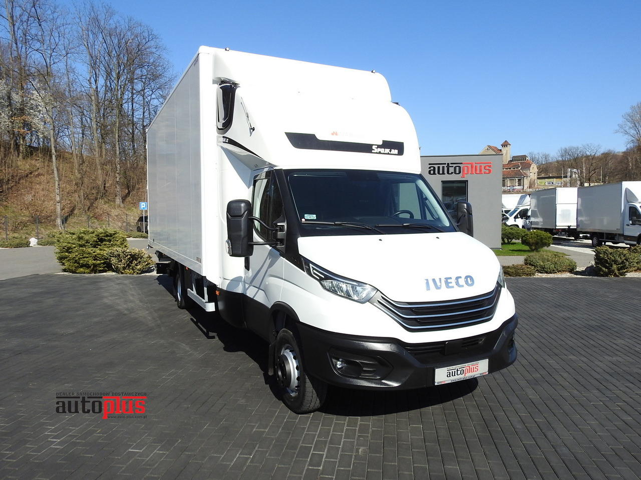 IVECO DAILY 70C18 BOX LIFT 14 PALLETS WEBASTO CRUISE CONTROL NAVIGATION LED LIGHTS TWIN WHEELS AIR CONDITIONING  180HP - Комбе ладилник: слика 1 IVECO DAILY 70C18 BOX LIFT 14 PALLETS WEBASTO CRUISE CONTROL NAVIGATION LED LIGHTS TWIN WHEELS AIR CONDITIONING  180HP - Комбе ладилник: слика 1