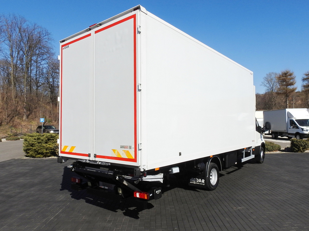 IVECO DAILY 70C18 BOX LIFT 14 PALLETS WEBASTO CRUISE CONTROL NAVIGATION LED LIGHTS TWIN WHEELS AIR CONDITIONING  180HP - Комбе ладилник: слика 3 IVECO DAILY 70C18 BOX LIFT 14 PALLETS WEBASTO CRUISE CONTROL NAVIGATION LED LIGHTS TWIN WHEELS AIR CONDITIONING  180HP - Комбе ладилник: слика 3