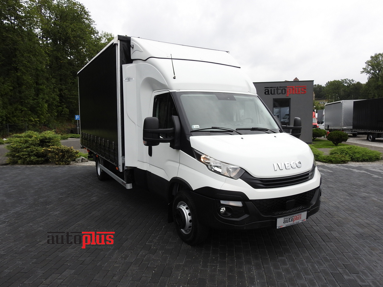 IVECO DAILY 70C18 TARPAULIN LIFT 12 PALLETS WEBASTO CRUISE CONTROL TWIN WHEELS AIR CONDITIONING 180HP - Комбе со церада: слика 1 IVECO DAILY 70C18 TARPAULIN LIFT 12 PALLETS WEBASTO CRUISE CONTROL TWIN WHEELS AIR CONDITIONING 180HP - Комбе со церада: слика 1