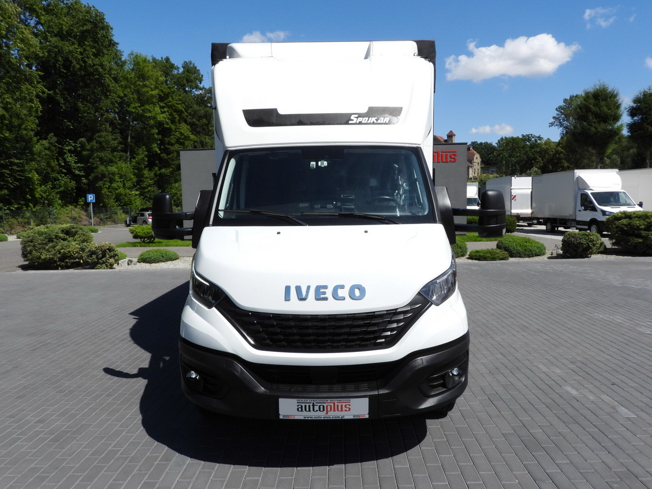 IVECO DAILY 70C18 TARPAULIN LIFT 14 PALLETS WEBASTO CRUISE CONTROL LED LIGHTS TWIN WHEELS AIR CONDITIONING 180HP - Комбе со церада: слика 5 IVECO DAILY 70C18 TARPAULIN LIFT 14 PALLETS WEBASTO CRUISE CONTROL LED LIGHTS TWIN WHEELS AIR CONDITIONING 180HP - Комбе со церада: слика 5
