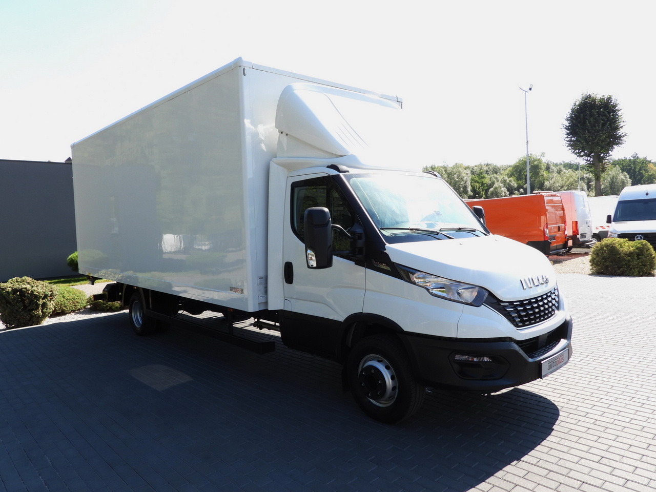 IVECO DAILY 72C18 LIFT 14 PALLETS CRUISE CONTROL PNEUMATICS AUTOMATIC TRANSMISSION HI-MATIC TWIN WHEELS AIR CONDITIONING 180HP - Комбе фургон: слика 4 IVECO DAILY 72C18 LIFT 14 PALLETS CRUISE CONTROL PNEUMATICS AUTOMATIC TRANSMISSION HI-MATIC TWIN WHEELS AIR CONDITIONING 180HP - Комбе фургон: слика 4
