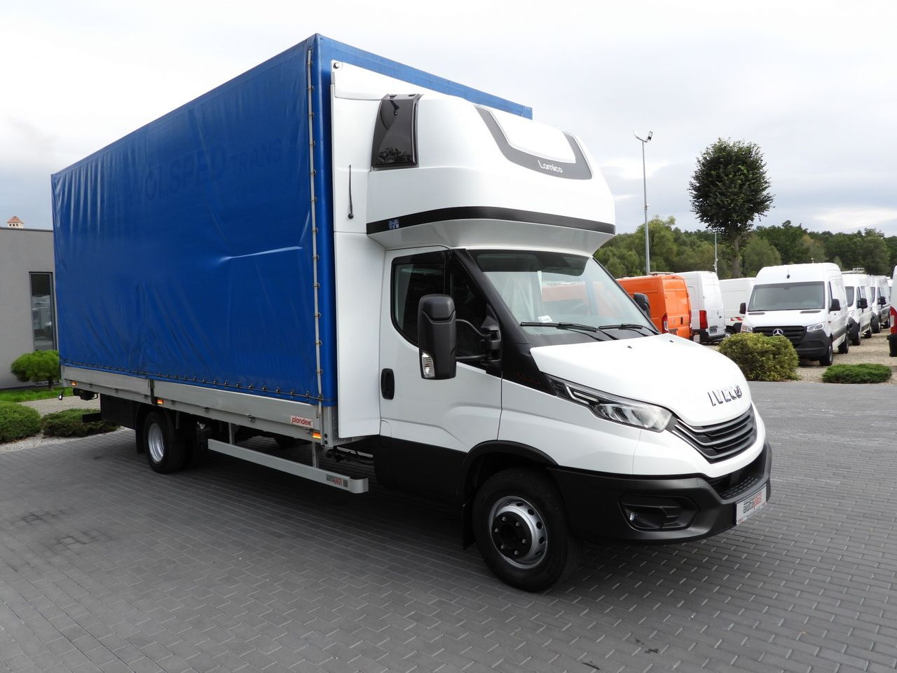 IVECO DAILY 72C18 TARPAULIN LIFT 14 PALLETS WEBASTO CRUISE CONTROL LED LIGHTS TWIN WHEELS AIR CONDITIONING 180HP - Камион со церада: слика 4 IVECO DAILY 72C18 TARPAULIN LIFT 14 PALLETS WEBASTO CRUISE CONTROL LED LIGHTS TWIN WHEELS AIR CONDITIONING 180HP - Камион со церада: слика 4