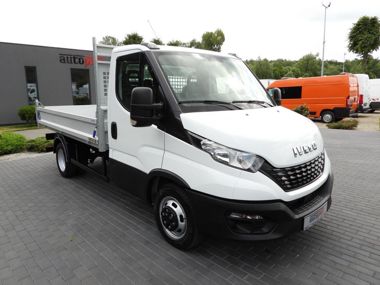IVECO DAILY CRUISE CONTROL TWIN WHEELS AIR CONDITIONING 140HP - Комби кипер: слика 4 IVECO DAILY CRUISE CONTROL TWIN WHEELS AIR CONDITIONING 140HP - Комби кипер: слика 4