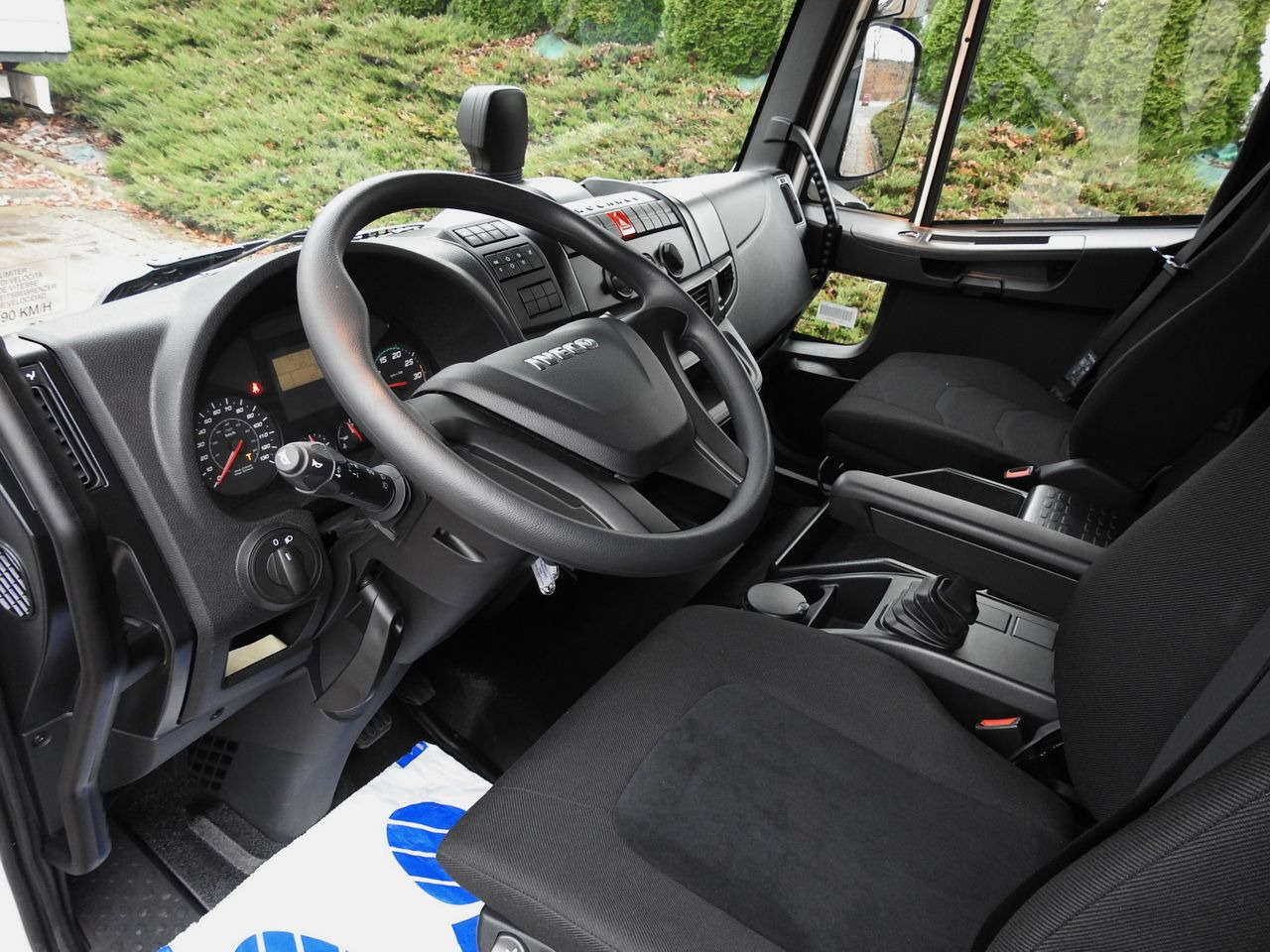 IVECO EUROCARGO 120-250 NEW TARPAULIN LIFT 18 PALLETS WEBASTO CRUISE CONTROL AIR CONDITIONING LED LIGHTS PNEUMATICS AUTOMATIC TRANSMISSION HI-MATIC 250HP - Камион со церада: слика 2 IVECO EUROCARGO 120-250 NEW TARPAULIN LIFT 18 PALLETS WEBASTO CRUISE CONTROL AIR CONDITIONING LED LIGHTS PNEUMATICS AUTOMATIC TRANSMISSION HI-MATIC 250HP - Камион со церада: слика 2