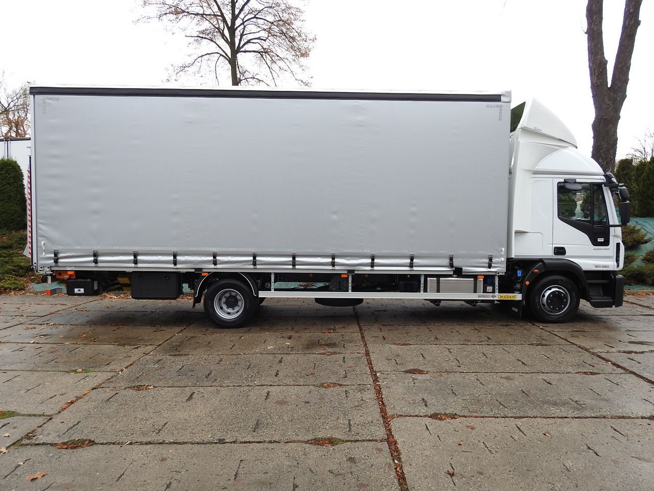 Нов Комбе со церада IVECO EUROCARGO 120-250 NEW TARPAULIN LIFT 18 PALLETS WEBASTO CRUISE CONTROL AIR CONDITIONING LED LIGHTS PNEUMATICS AUTOMATIC TRANSMISSION HI-MATIC 250HP: слика 7