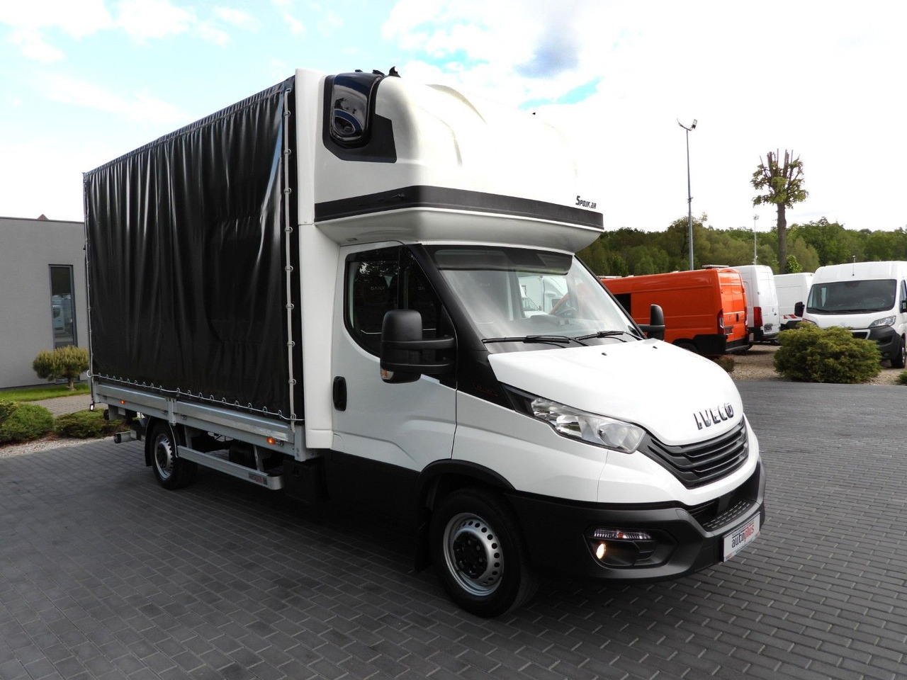 Iveco DAILY 35S18 PRITSCHE PLANE AUFZUG 8 PALETTEN - Комбе со церада: слика 4 Iveco DAILY 35S18 PRITSCHE PLANE AUFZUG 8 PALETTEN - Комбе со церада: слика 4