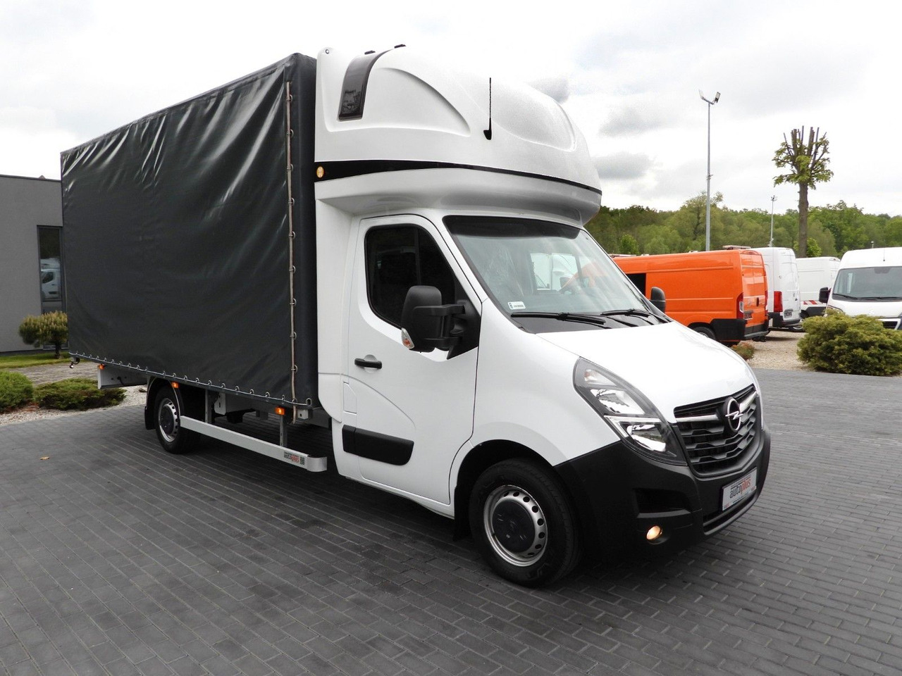 Iveco MOVANO PRITSCHE PLANE 10 PALETTEN TEMPOMAT NAVI - Комбе со церада: слика 4 Iveco MOVANO PRITSCHE PLANE 10 PALETTEN TEMPOMAT NAVI - Комбе со церада: слика 4