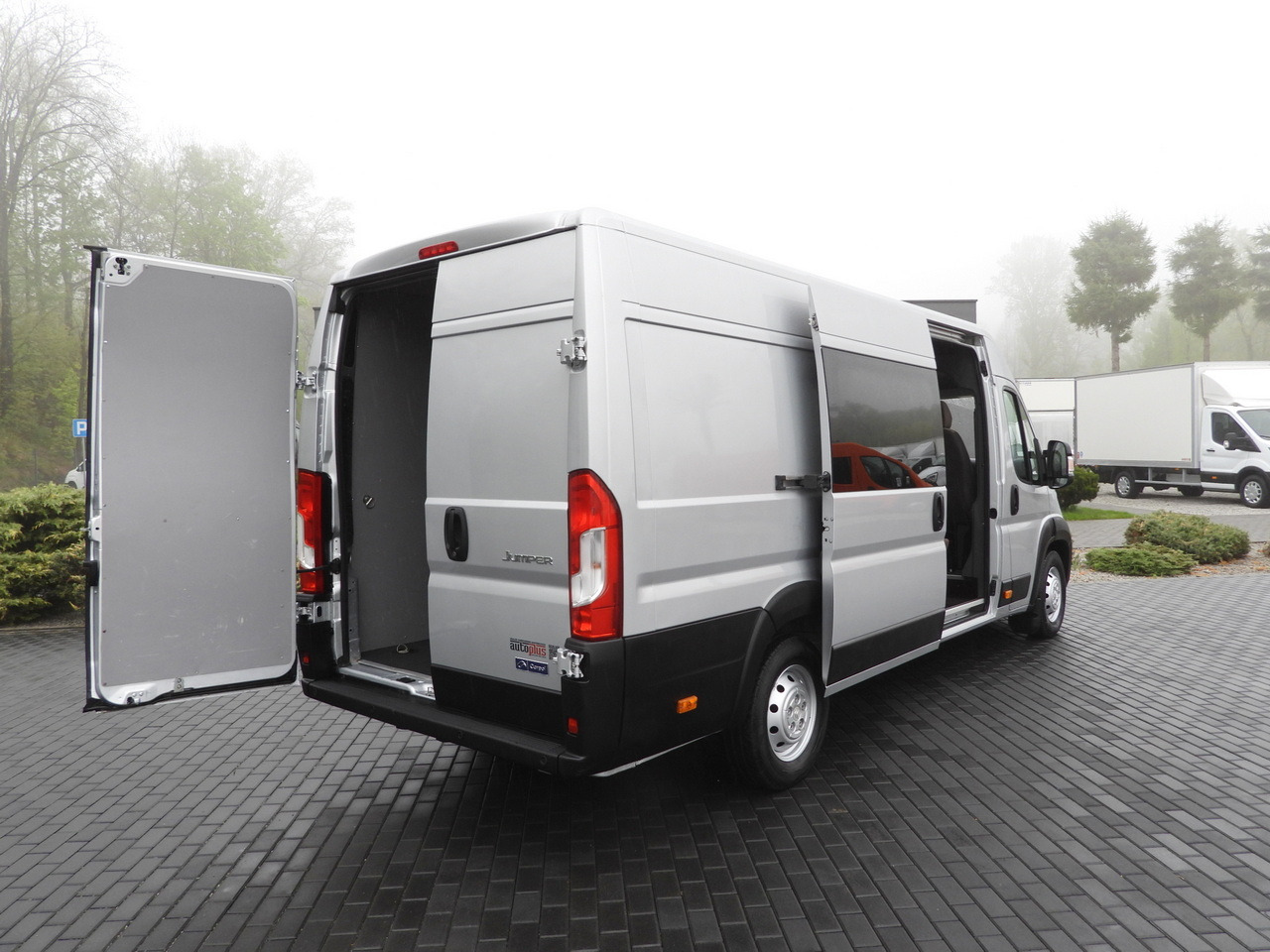 CITROEN JUMPER BOX DELIVERY VAN 7 SEATS CRUISE CONTROL LED LIGHTS AIR CONDITIONING 165HP - Комбе: слика 3 CITROEN JUMPER BOX DELIVERY VAN 7 SEATS CRUISE CONTROL LED LIGHTS AIR CONDITIONING 165HP - Комбе: слика 3