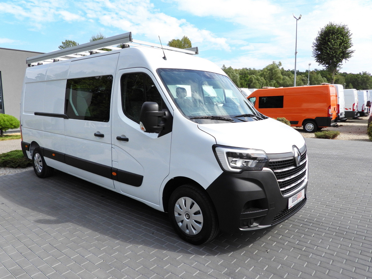 RENAULT MASTER BOX DELIVERY VAN 7 SEATS CRUISE CONTROL NAVIGATION LED LIGHTS AIR CONDITIONING 135HP - Комбе: слика 4 RENAULT MASTER BOX DELIVERY VAN 7 SEATS CRUISE CONTROL NAVIGATION LED LIGHTS AIR CONDITIONING 135HP - Комбе: слика 4