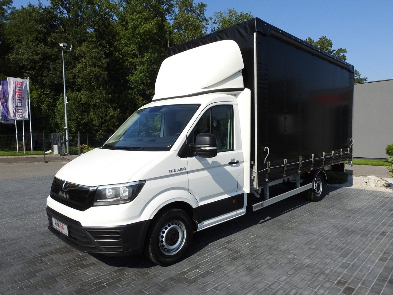 Комбе со церада MAN TGE TARPAULIN 10 PALLETS AIR CONDITIONING 180HP: слика 6 Комбе со церада MAN TGE TARPAULIN 10 PALLETS AIR CONDITIONING 180HP: слика 6