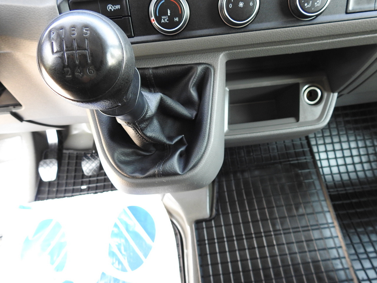 Комбе со церада MAN TGE TARPAULIN 10 PALLETS AIR CONDITIONING 180HP: слика 41 Комбе со церада MAN TGE TARPAULIN 10 PALLETS AIR CONDITIONING 180HP: слика 41