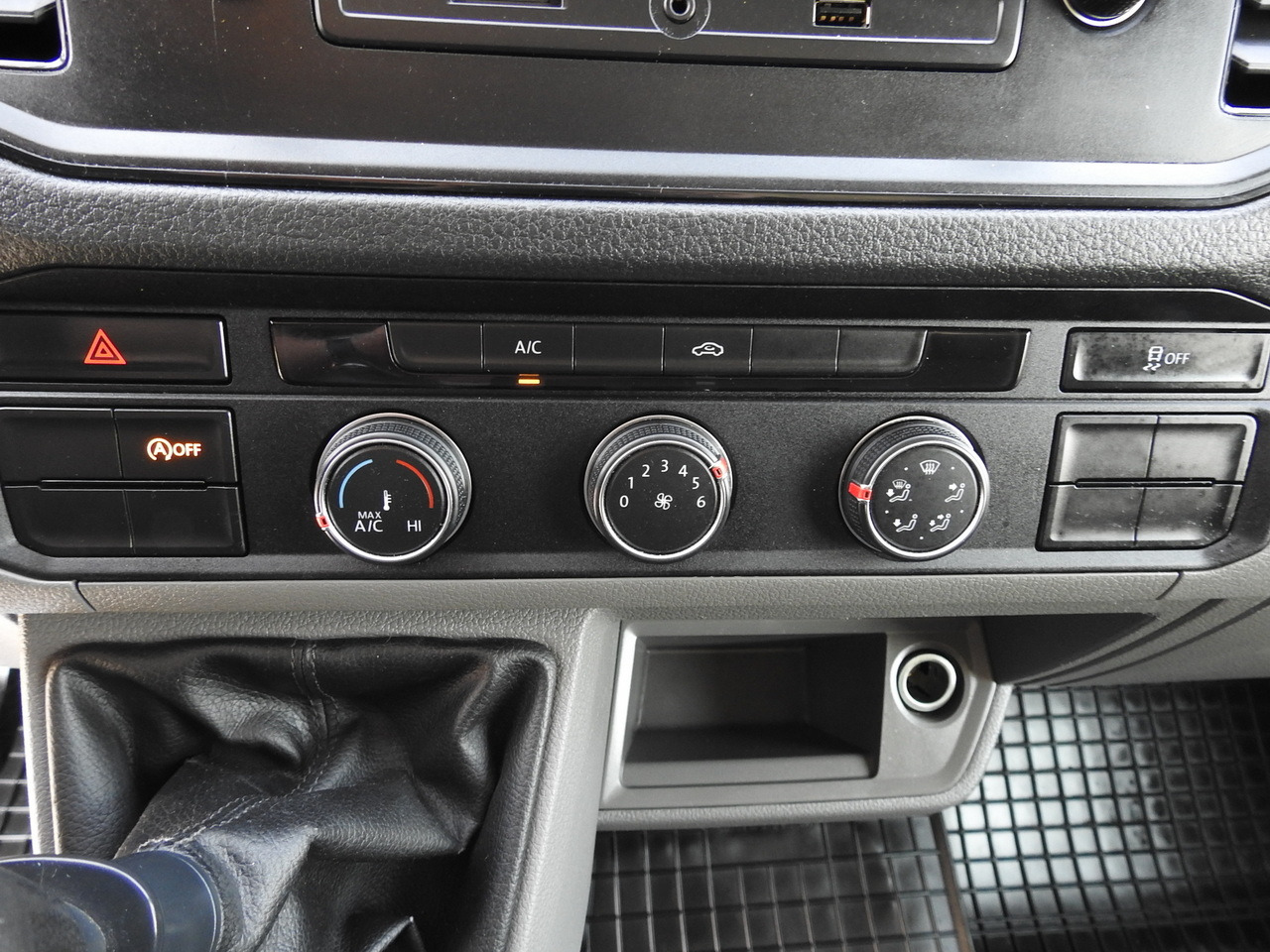 Комбе со церада MAN TGE TARPAULIN 10 PALLETS AIR CONDITIONING 180HP: слика 39 Комбе со церада MAN TGE TARPAULIN 10 PALLETS AIR CONDITIONING 180HP: слика 39