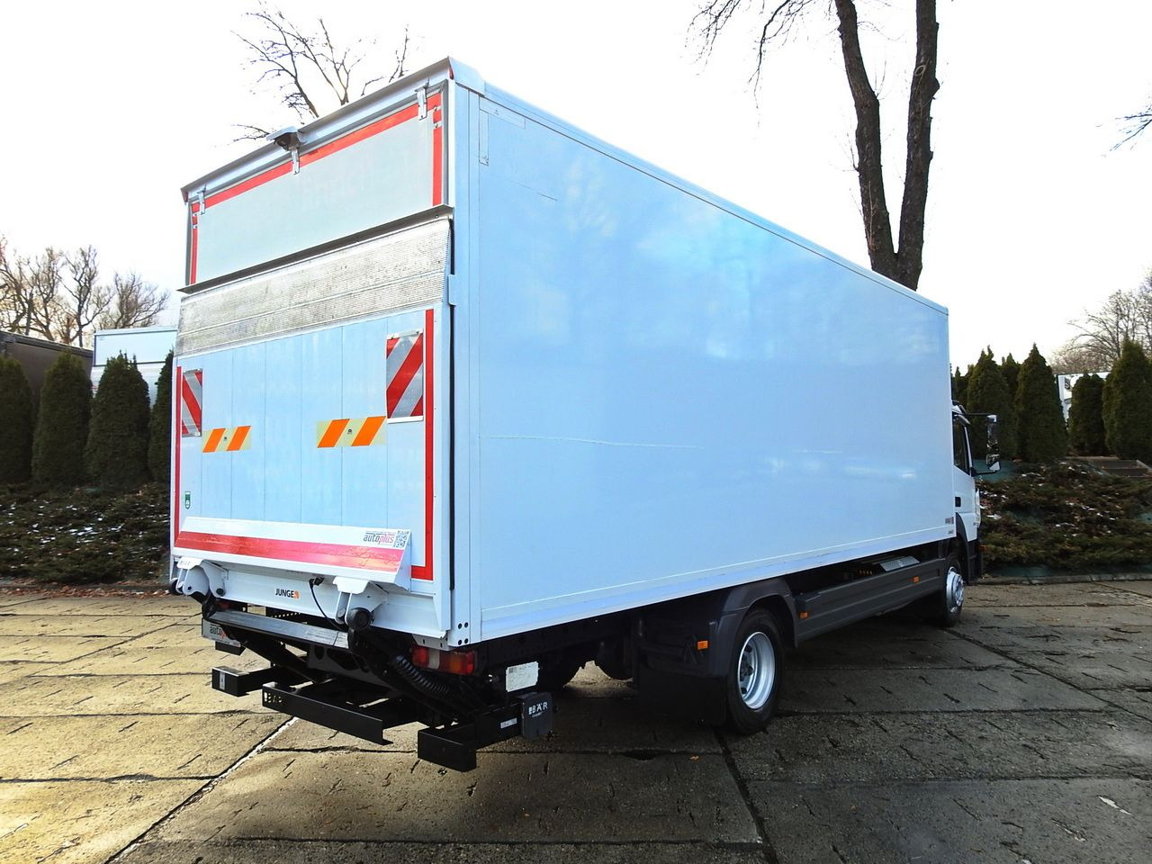 MERCEDES ATEGO 12.24 BOX LIFT 18 PALLETS CRUISE CONTROL AUTOMATIC TRANSMISSION TWIN WHEELS AIR CONDITIONING 240HP - Комбе фургон: слика 3 MERCEDES ATEGO 12.24 BOX LIFT 18 PALLETS CRUISE CONTROL AUTOMATIC TRANSMISSION TWIN WHEELS AIR CONDITIONING 240HP - Комбе фургон: слика 3