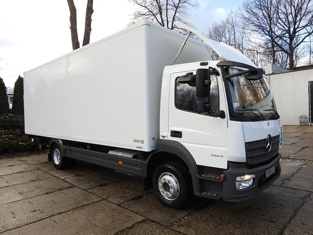MERCEDES ATEGO 12.24 BOX LIFT 18 PALLETS CRUISE CONTROL AUTOMATIC TRANSMISSION TWIN WHEELS AIR CONDITIONING 240HP - Комбе фургон: слика 4 MERCEDES ATEGO 12.24 BOX LIFT 18 PALLETS CRUISE CONTROL AUTOMATIC TRANSMISSION TWIN WHEELS AIR CONDITIONING 240HP - Комбе фургон: слика 4
