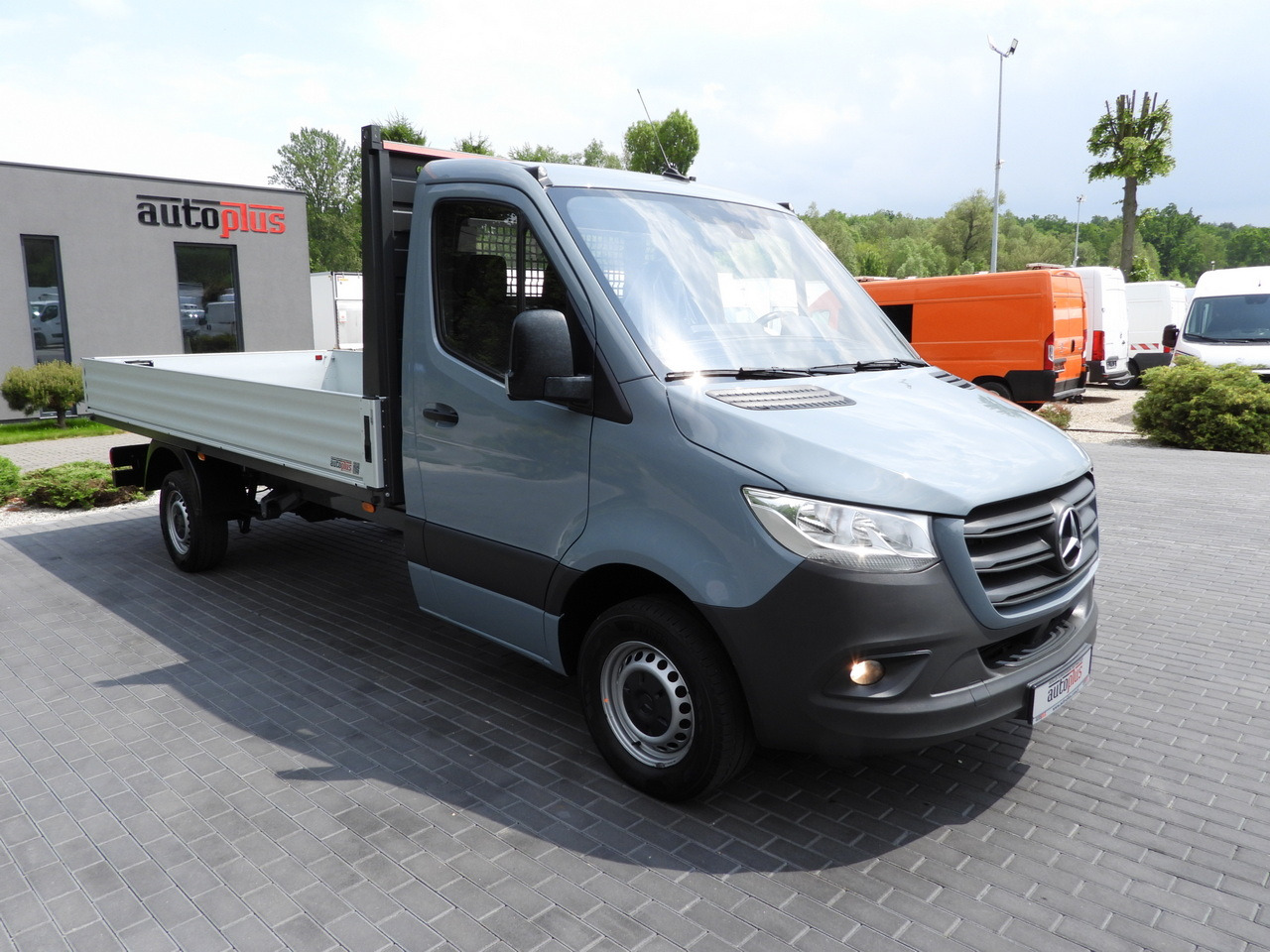 MERCEDES SPRINTER 315 STAKE BODY 8 PALLETS CRUISE CONTROL AIR CONDITIONING  150HP - Комбе со отворен сандак: слика 4 MERCEDES SPRINTER 315 STAKE BODY 8 PALLETS CRUISE CONTROL AIR CONDITIONING  150HP - Комбе со отворен сандак: слика 4